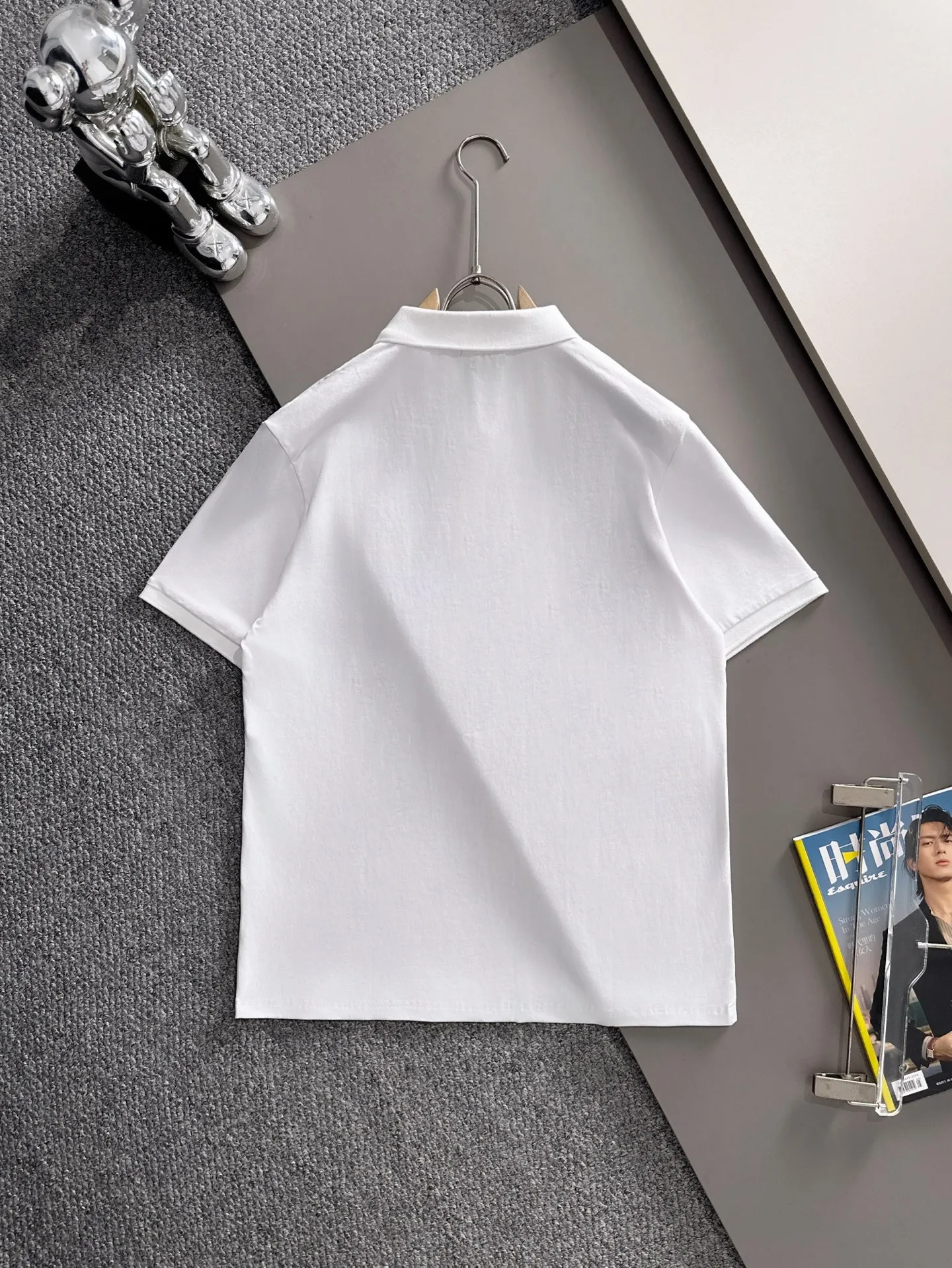 P190 🌸 (Always available) Ralph Lauren [High quality] Distinguished from ordinary fabrics on the market Men's pure cotton business casual solid color Short-sleeved T-shirt Lapel Polo shirt Men's summer essentials ✔ In a man's wardrobe, polo shirts must occupy an important place! When it comes to polo shirts made of pure cotton, Ralph Lauren is the perfect choice for comfort and quality ✔ The first choice for high quality! Classic basics that will never go out of style! Designed with classic solid colors, each color can easily match various occasions! Made of 240g pure cotton pique fabric, it is skin-friendly, comfortable and has good breathability, making summer wear refreshing and worry-free! The right shoulder style modifies the shoulder shape, enhances the style and temperament, and perfectly fits everyone's needs! Whether it is daily travel or business occasions, it is easy and versatile! The feeling of relaxation is even better. Everywhere you look, there are texture details! There are many colors to choose from, from stable dark colors to dynamic light colors, meeting the needs of different occasions! Exquisite workmanship, the improvement of one's own image is the pursuit of quality of life! , the details of the turning and wiring are also the original factory craftsmanship. Needless to say, the quality is after all, it is something from the original factory... If you like it, don’t miss it! For men, this type of short-sleeved Polo shirt is naturally indispensable!  All three standards are complete! Simple business casual essentials! Color: Black White Gray Royal Blue Size: M-2XL